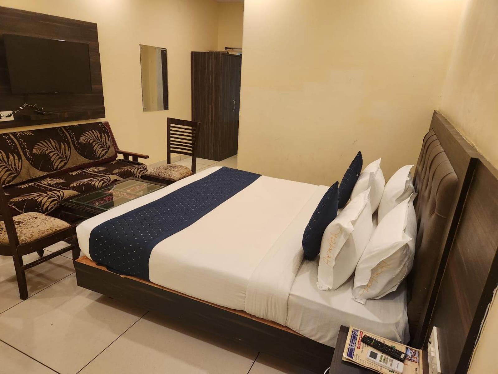 Hotel Aerotech Near Delhi Airport 新德里 外观 照片