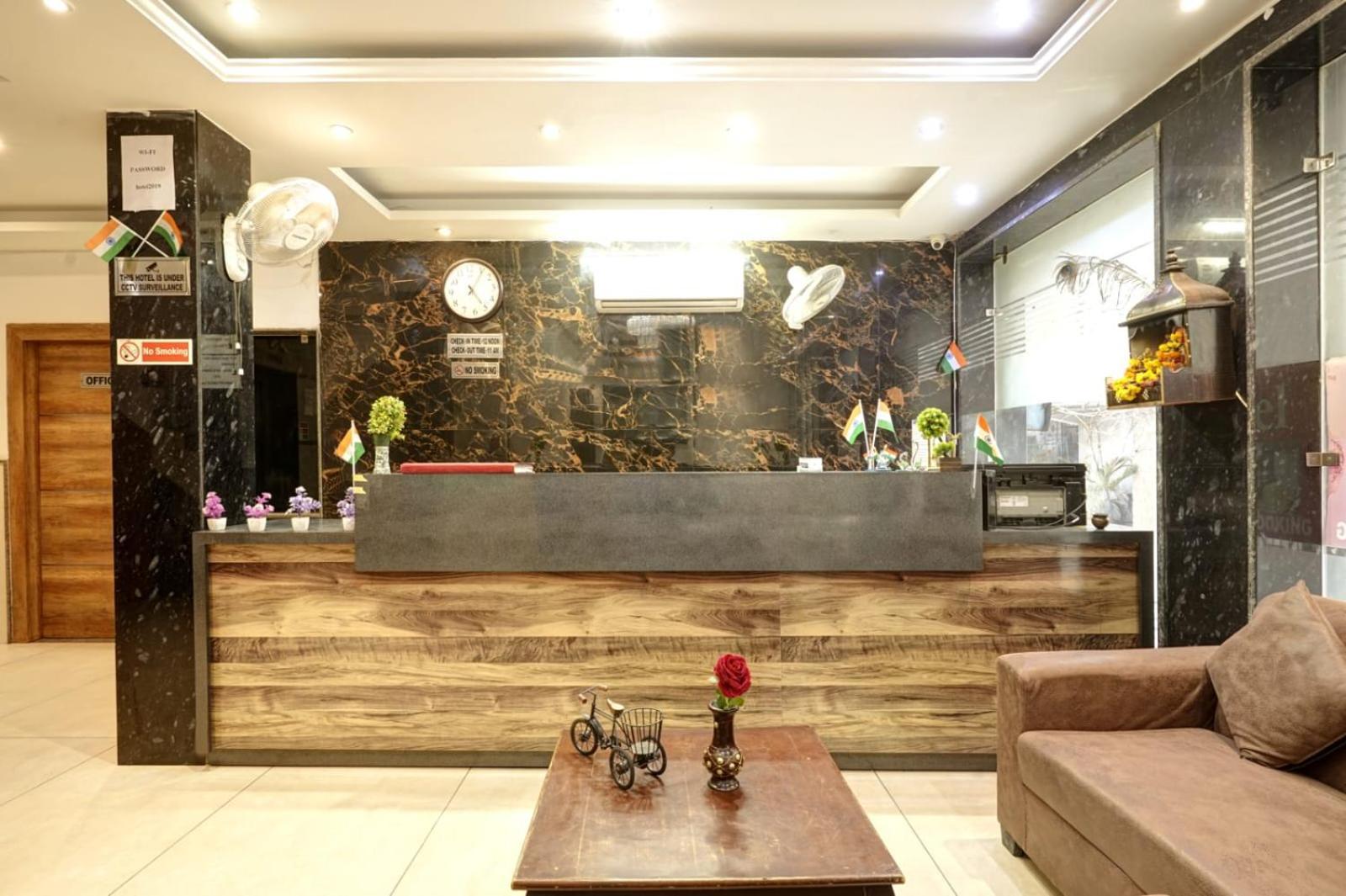 Hotel Aerotech Near Delhi Airport 新德里 外观 照片