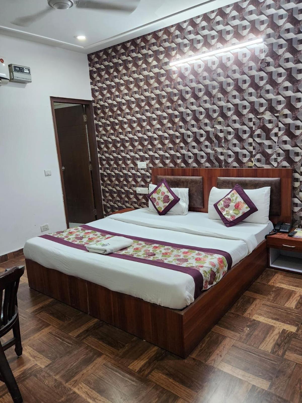Hotel Aerotech Near Delhi Airport 新德里 外观 照片